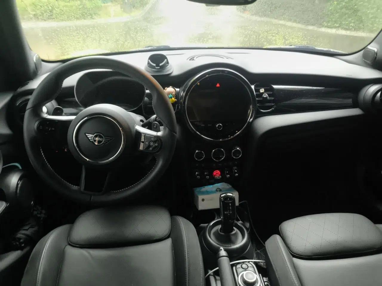 MINI 2023 Facelift 2.0T COOPER S Artist Five-Door Edition — миниатюра 6