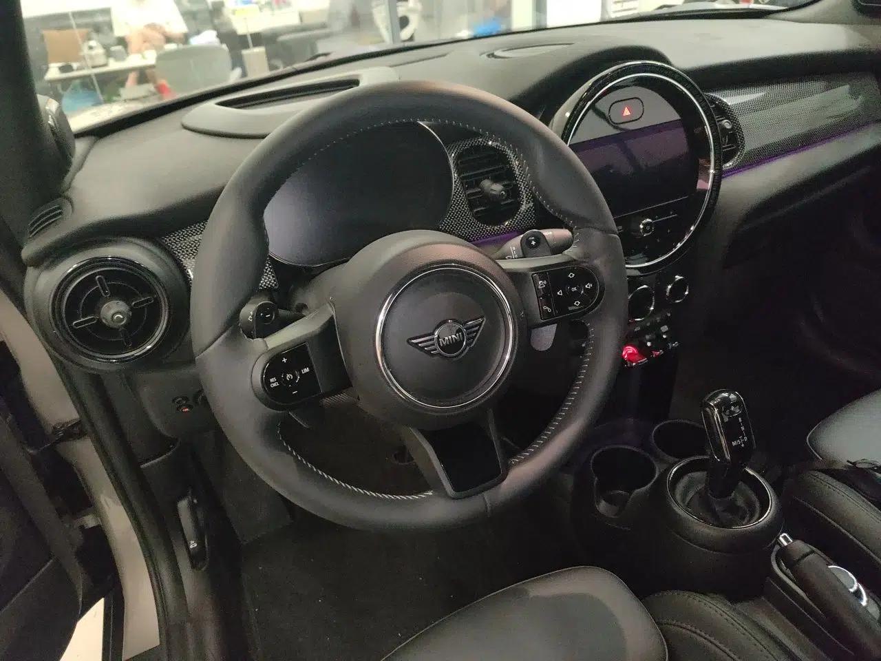 MINI 2022 Revised 2.0T COOPER S CABRIO Artist — миниатюра 10
