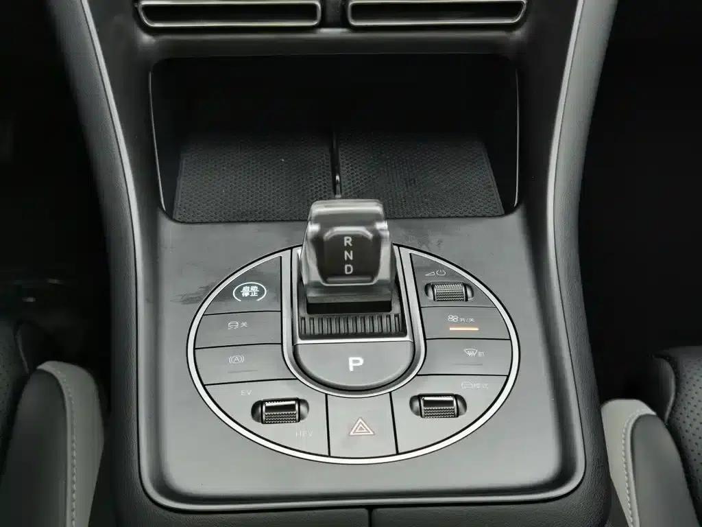 Hiace 05 DM-i 2025 Model DM-i 115KM Premium Edition — миниатюра 13