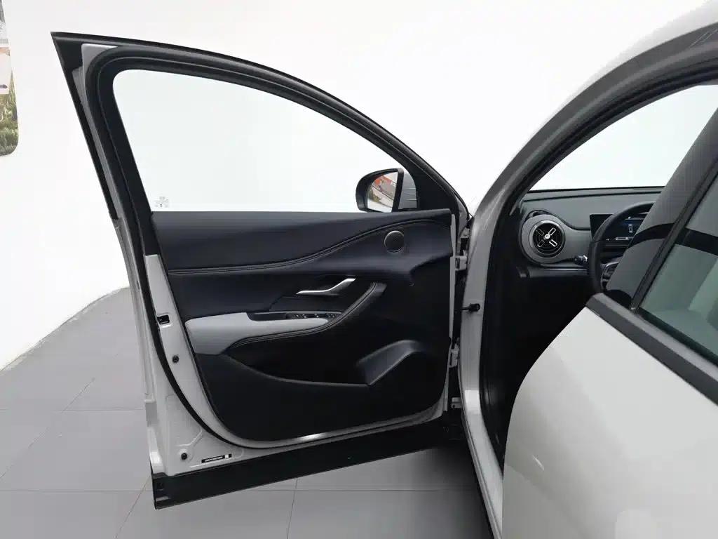Hiace 05 DM-i 2025 Model DM-i 115KM Premium Edition — миниатюра 8
