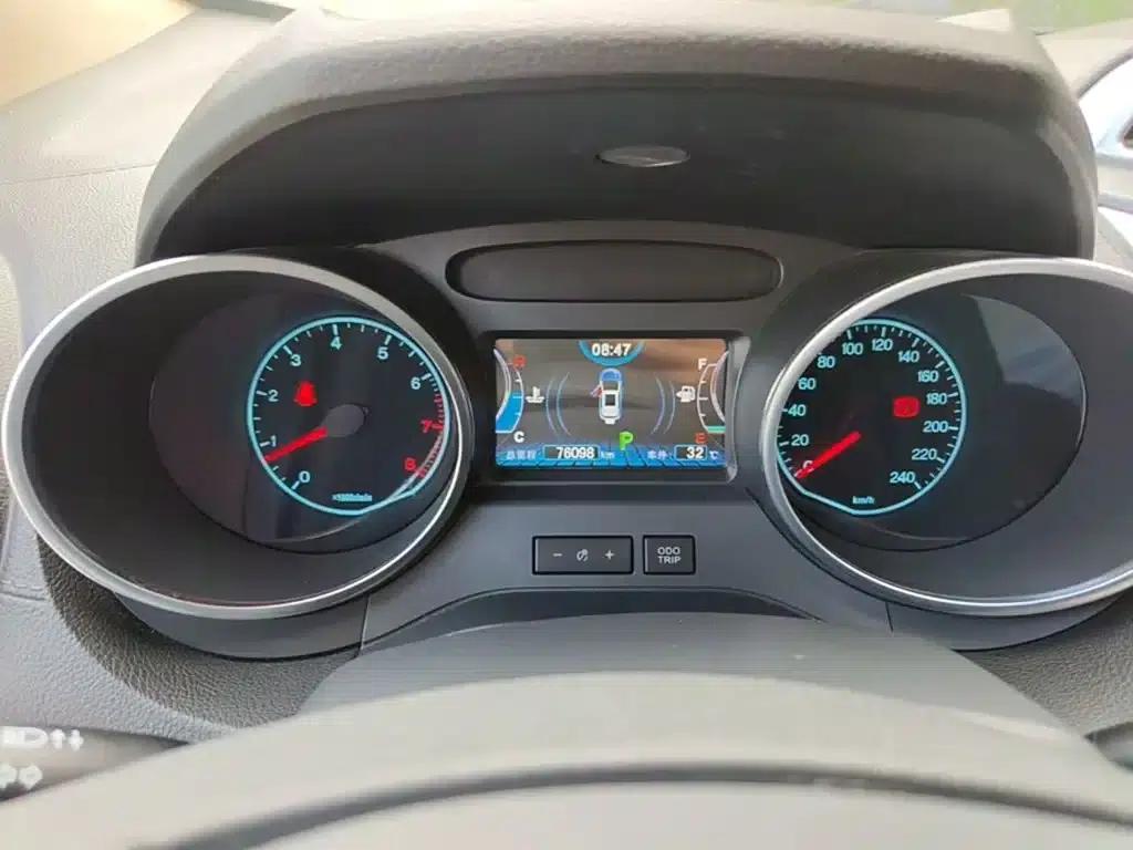 2016 Yuan 1.5L Automatic Luxury Edition — миниатюра 12