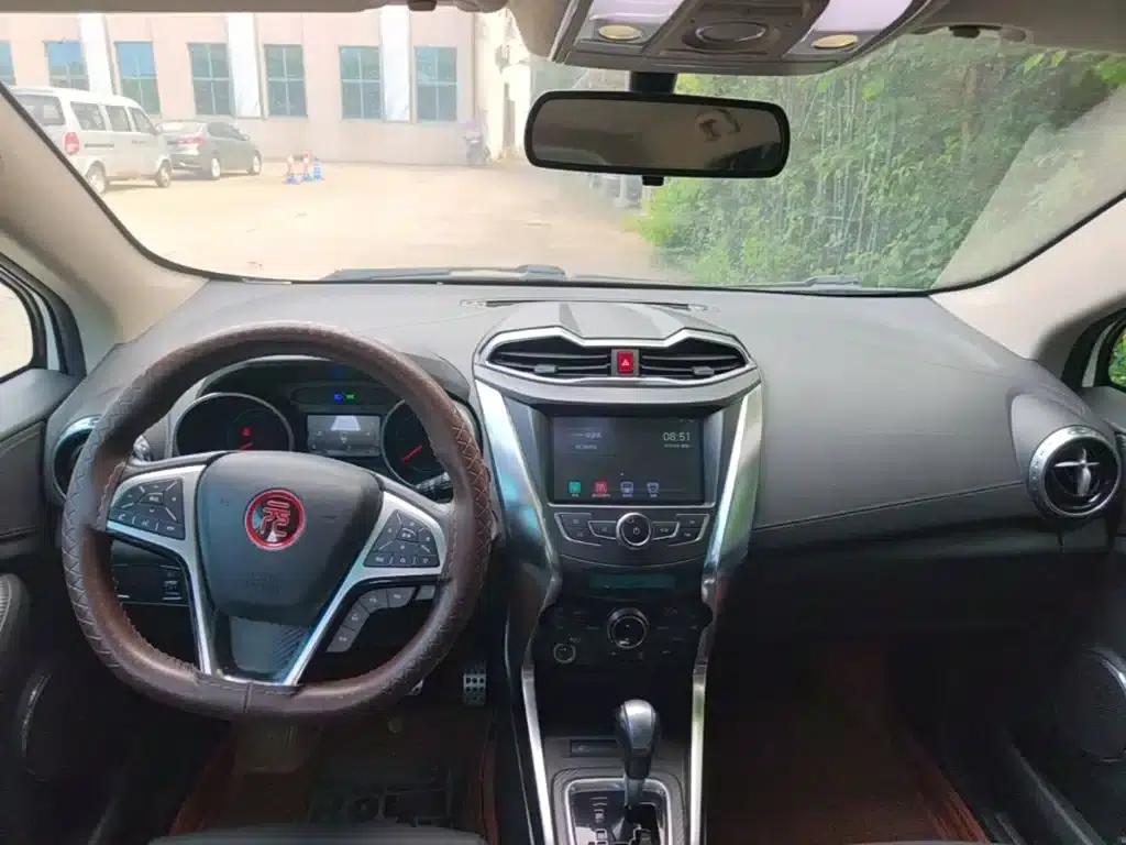 2016 Yuan 1.5L Automatic Luxury Edition — миниатюра 10