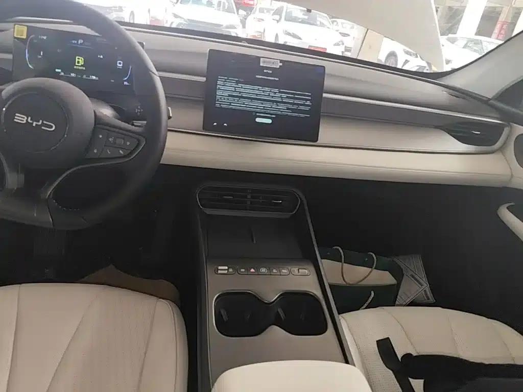 Seal 05 DM-i 2026 Model DM-i 128KM Luxury — миниатюра 13