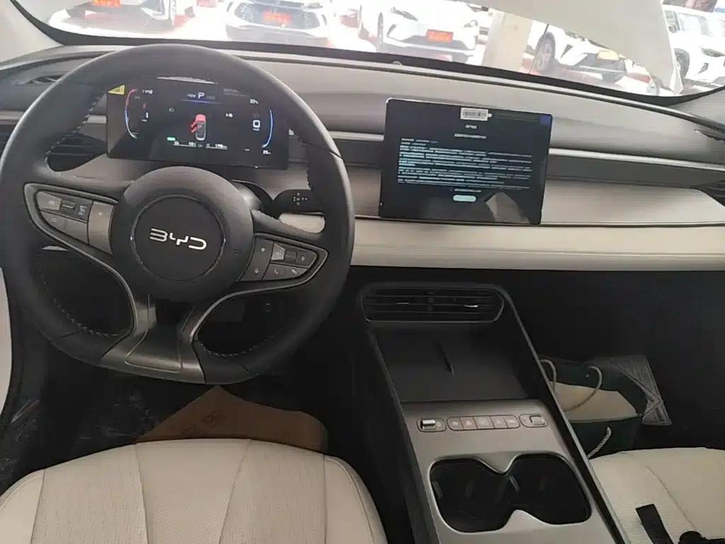 Seal 05 DM-i 2026 Model DM-i 128KM Luxury — миниатюра 14