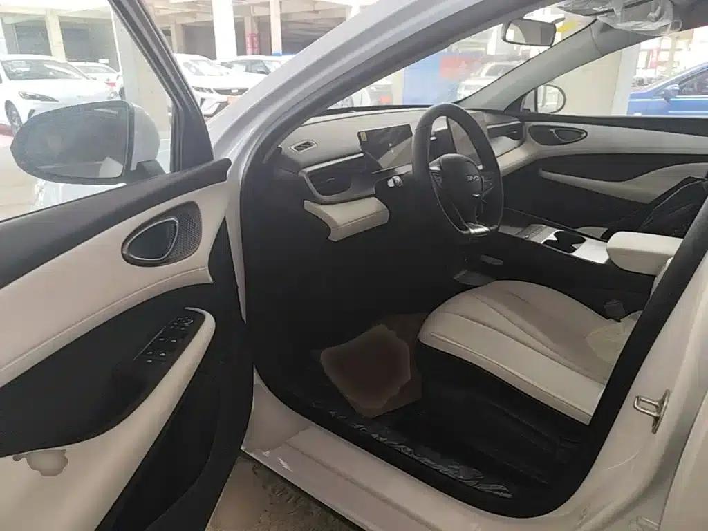 Seal 05 DM-i 2026 Model DM-i 128KM Luxury — миниатюра 16