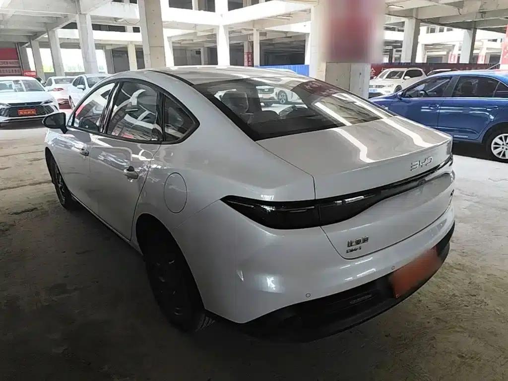 Seal 05 DM-i 2026 Model DM-i 128KM Luxury — миниатюра 5