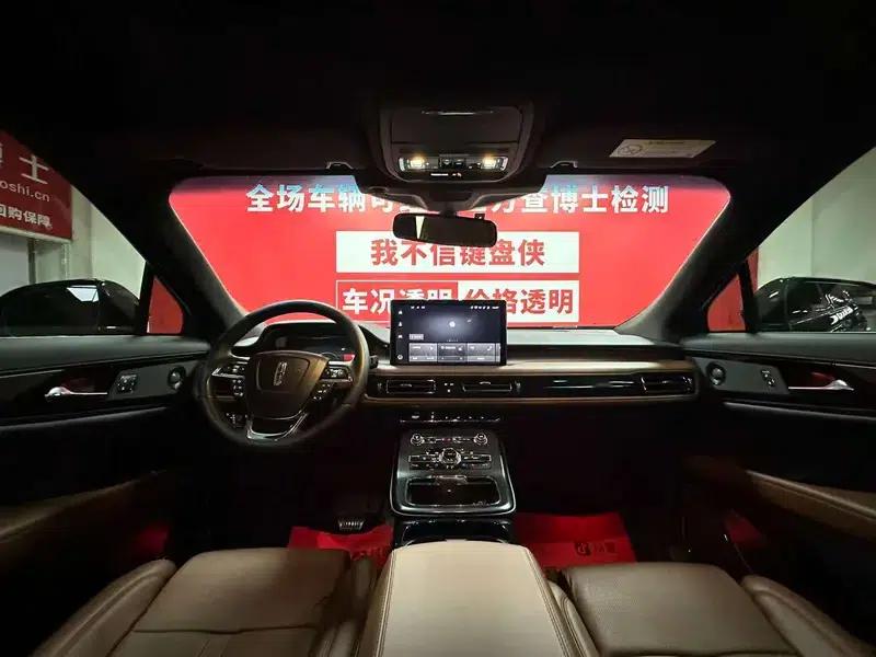 Navigator 2021 2.7T AWD Premium Edition — миниатюра 7