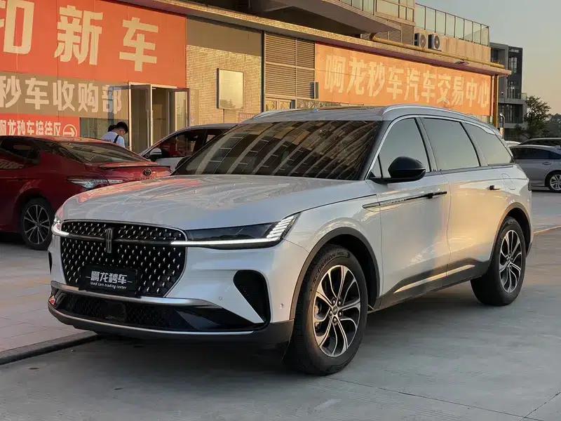 Navigator 2023 2.0T AWD Premium Edition — миниатюра 1