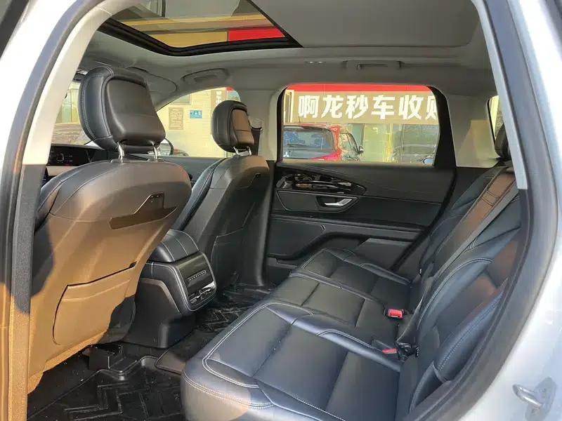 Navigator 2023 2.0T AWD Premium Edition — миниатюра 13