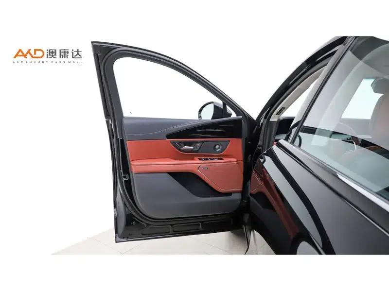 Navigator 2025 2.0T AWD Premium Hybrid — миниатюра 9