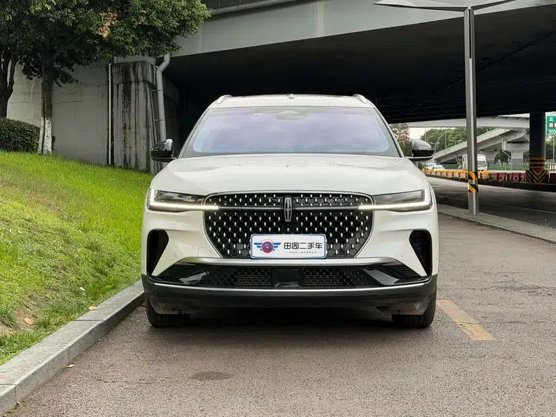 Navigator 2023 2.0T AWD Premium Edition — миниатюра 2