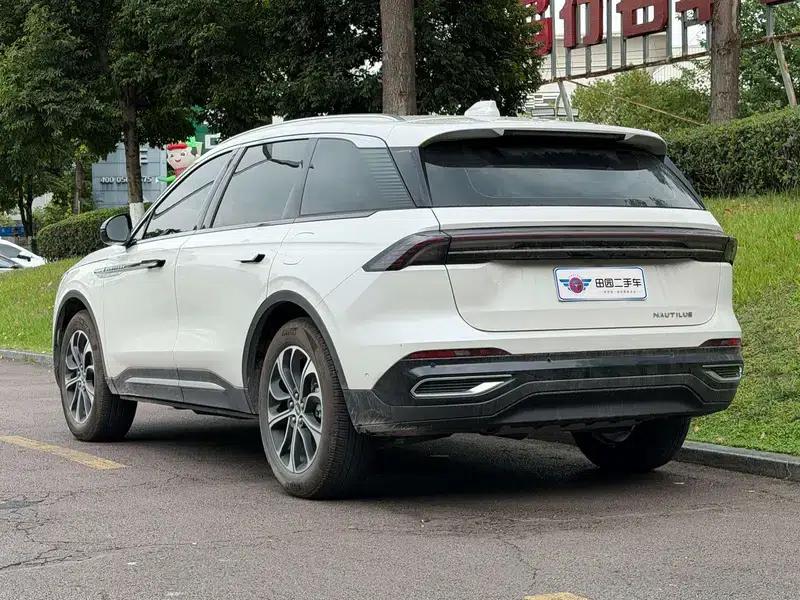 Navigator 2023 2.0T AWD Premium Edition — миниатюра 4