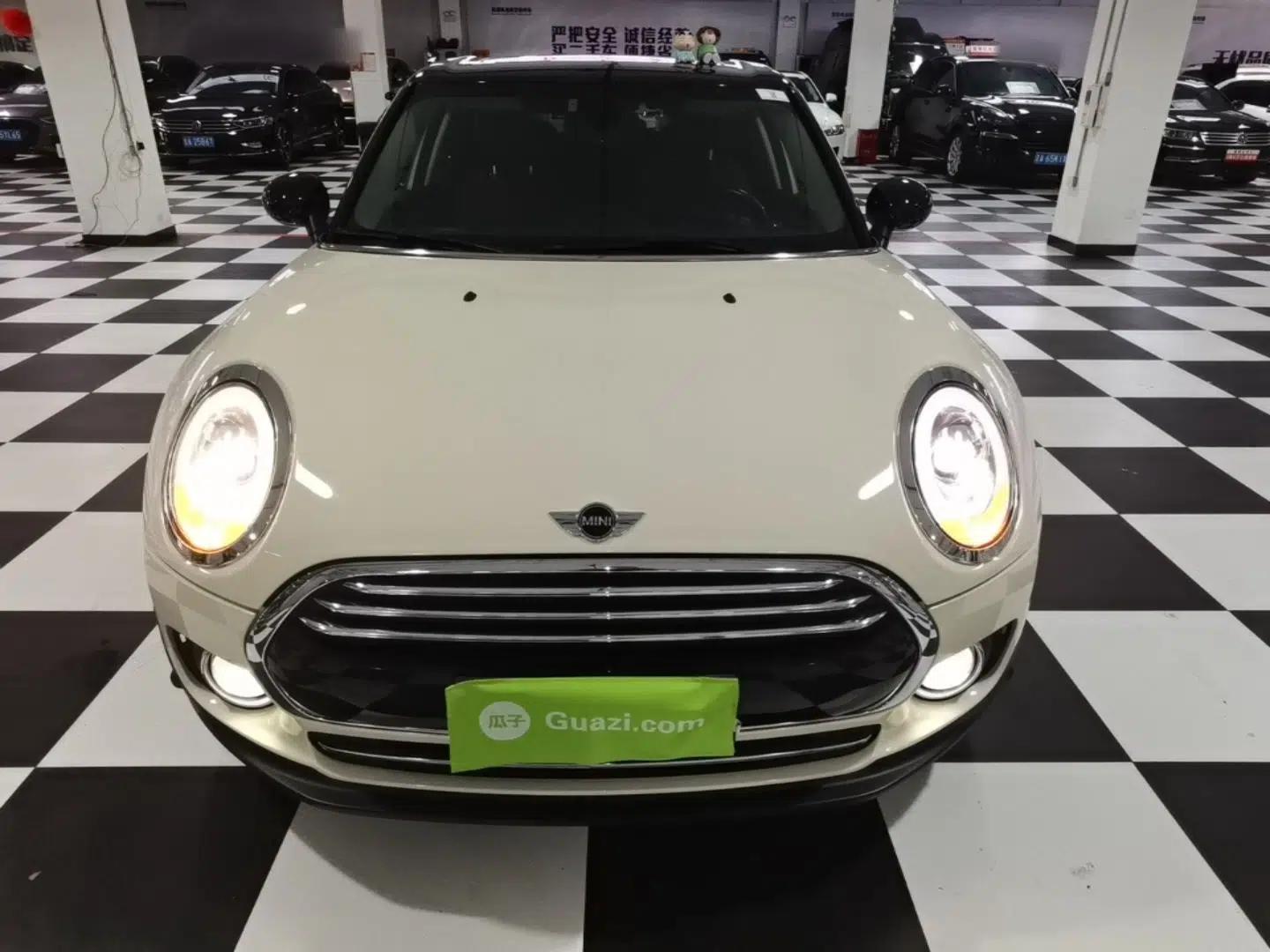 MINI Clubman 2016 Revised Version 1.5T COOPER Connoisseur Edition — миниатюра 2