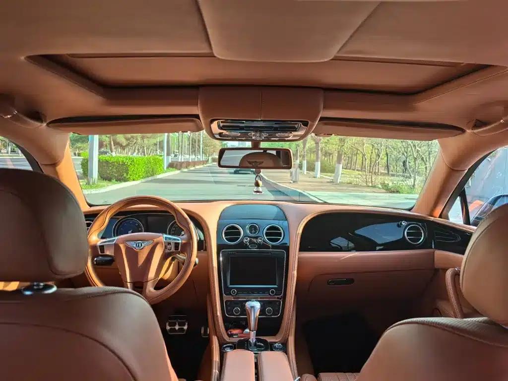 2017 Flying Spur 4.0T V8 Standard Edition — миниатюра 11