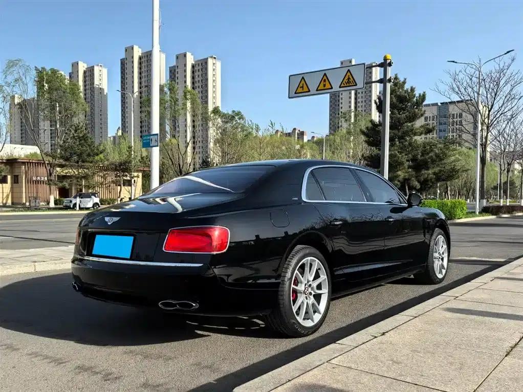 2017 Flying Spur 4.0T V8 Standard Edition — миниатюра 4