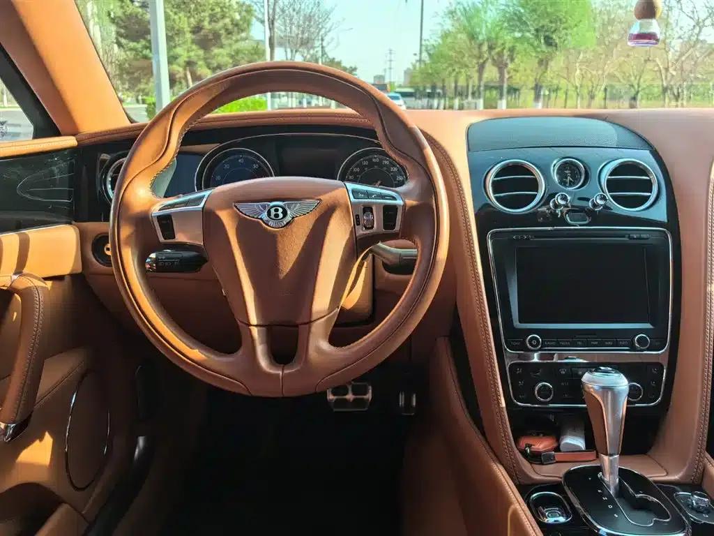 2017 Flying Spur 4.0T V8 Standard Edition — миниатюра 7