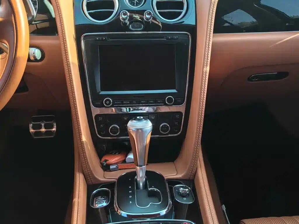 2017 Flying Spur 4.0T V8 Standard Edition — миниатюра 9