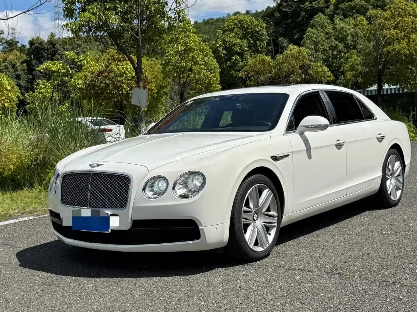 2017 Flying Spur 4.0T V8 Standard Edition — миниатюра 1