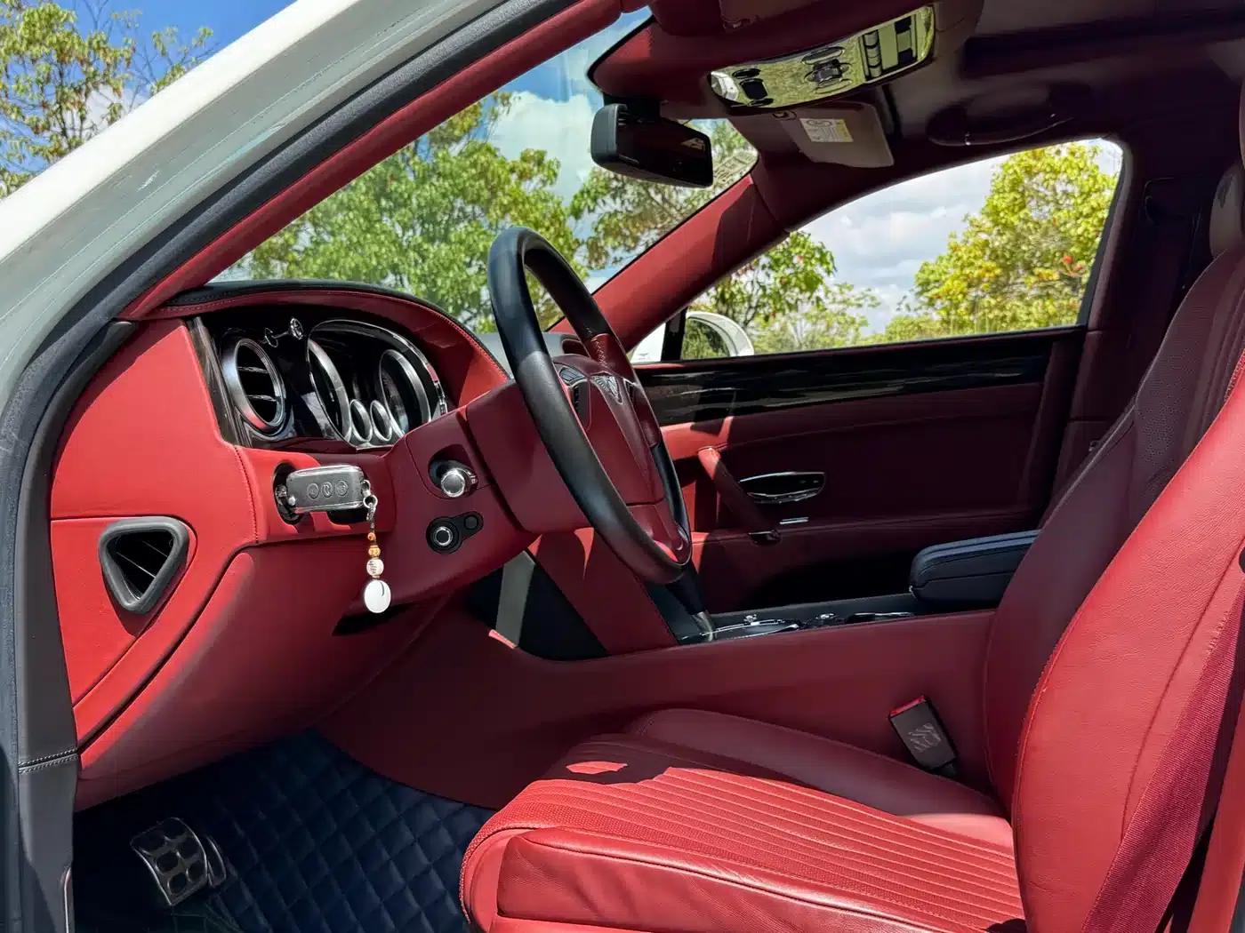 2017 Flying Spur 4.0T V8 Standard Edition — миниатюра 13