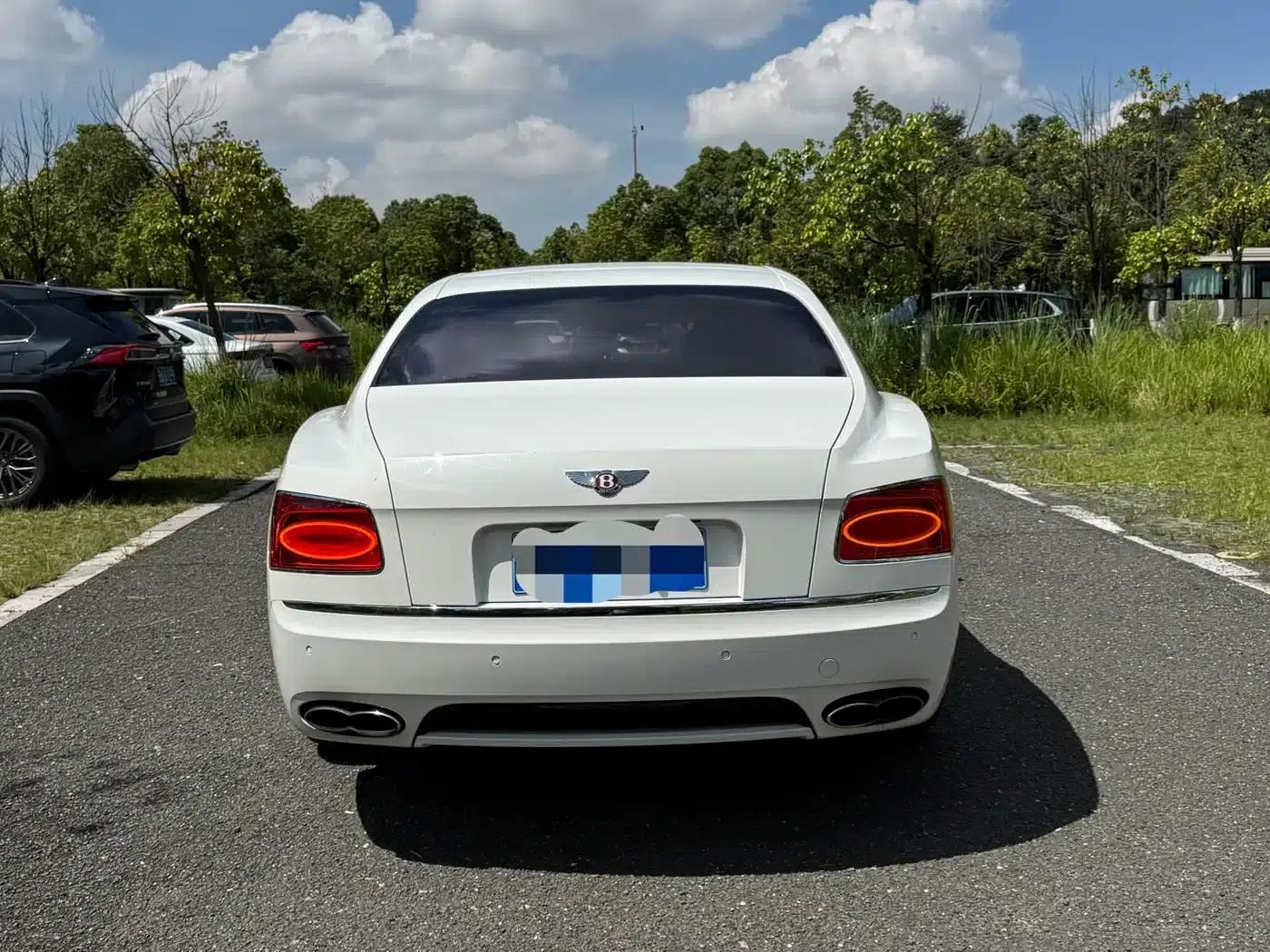 2017 Flying Spur 4.0T V8 Standard Edition — миниатюра 4