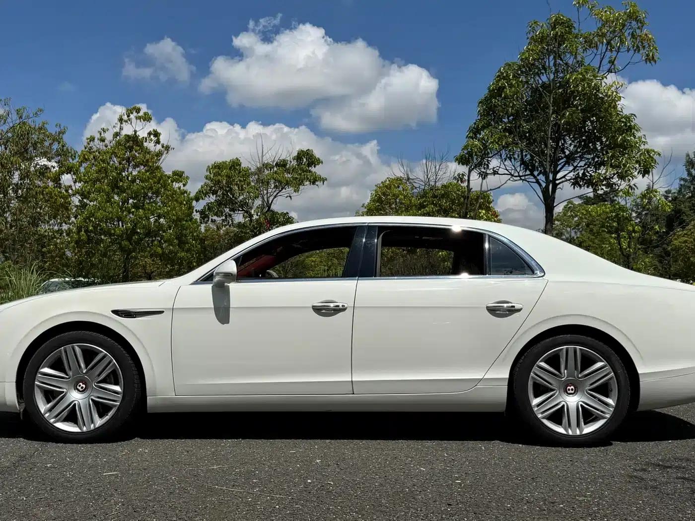 2017 Flying Spur 4.0T V8 Standard Edition — миниатюра 6