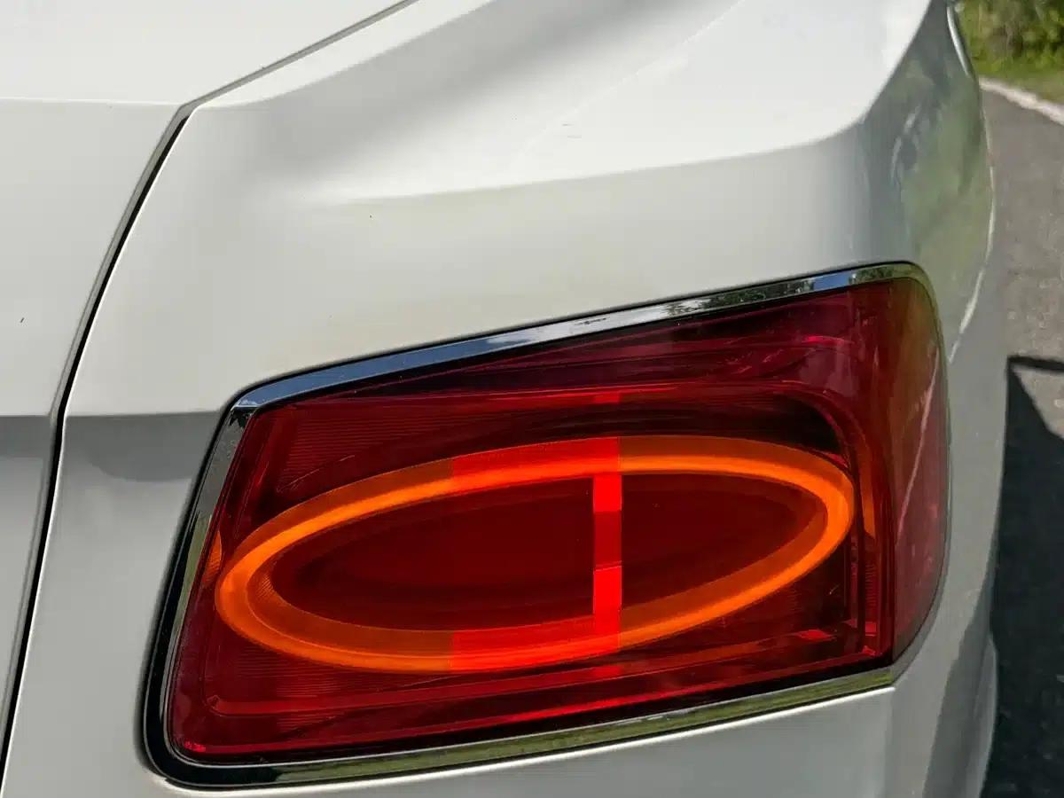 2017 Flying Spur 4.0T V8 Standard Edition — миниатюра 7
