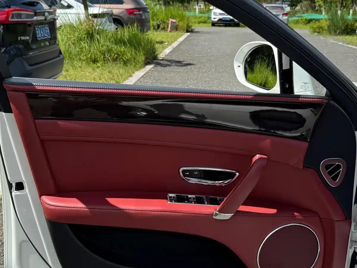 2017 Flying Spur 4.0T V8 Standard Edition — миниатюра 9