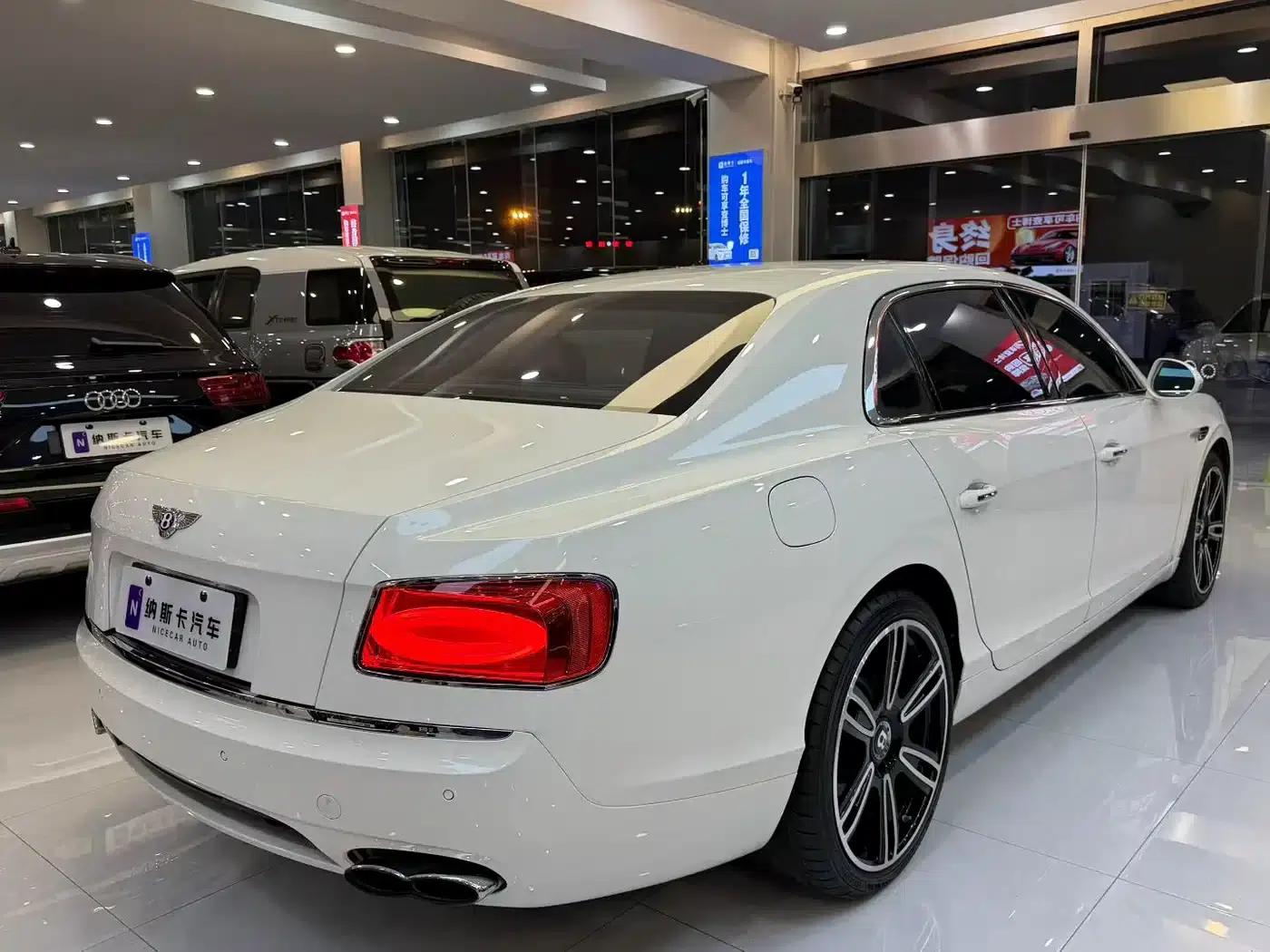 2014 Flying Spur 4.0T V8 Premium Edition — миниатюра 4