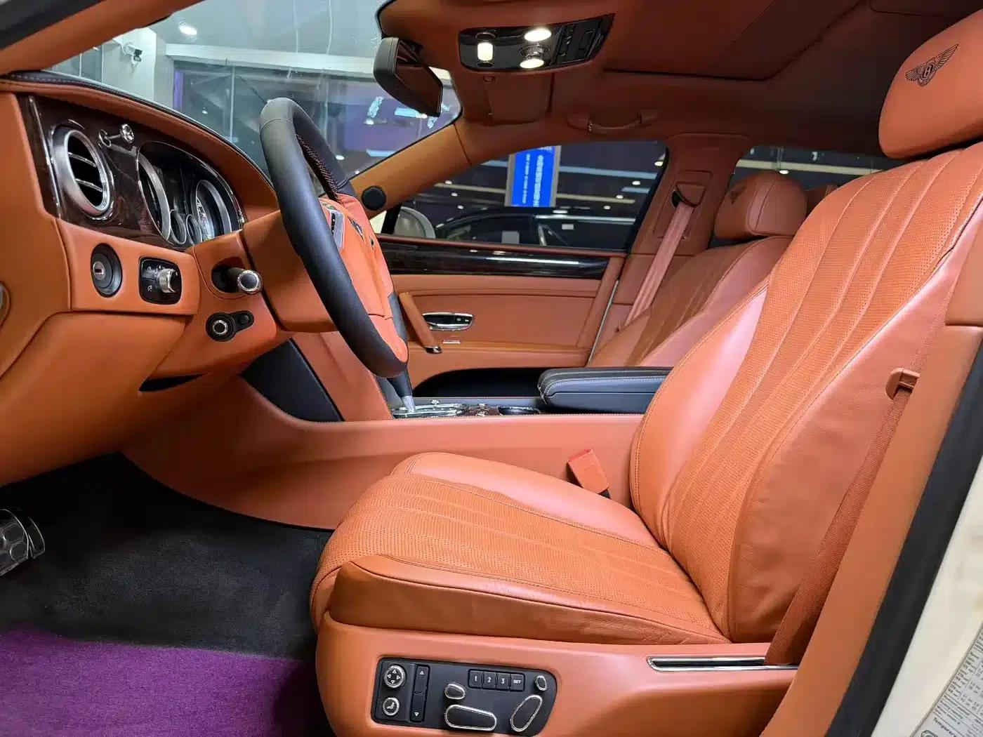 2014 Flying Spur 4.0T V8 Premium Edition — миниатюра 5