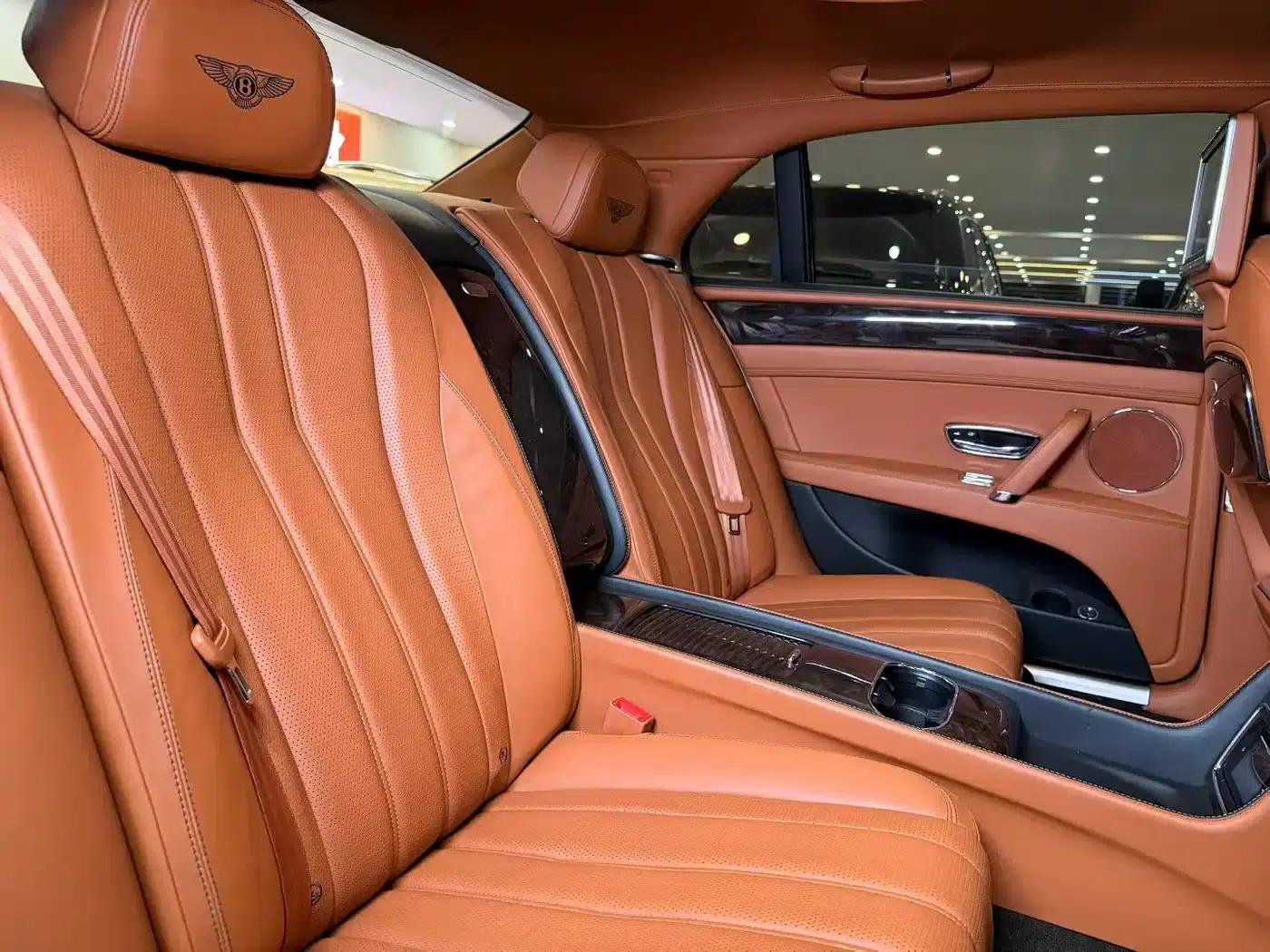 2014 Flying Spur 4.0T V8 Premium Edition — миниатюра 6