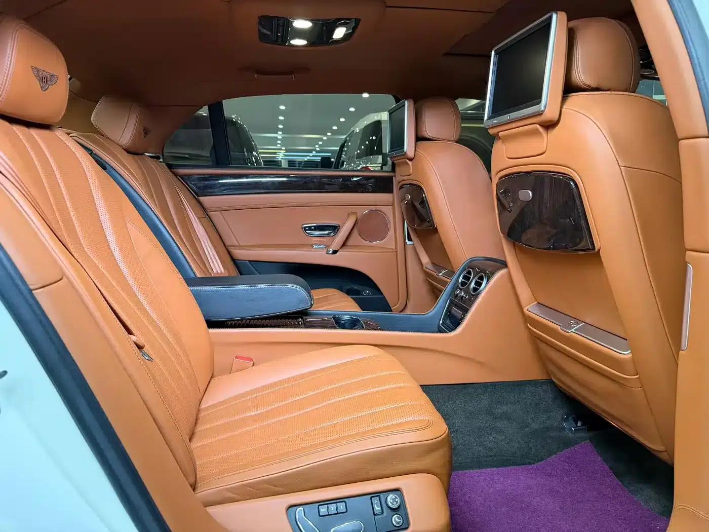 2014 Flying Spur 4.0T V8 Premium Edition — миниатюра 7