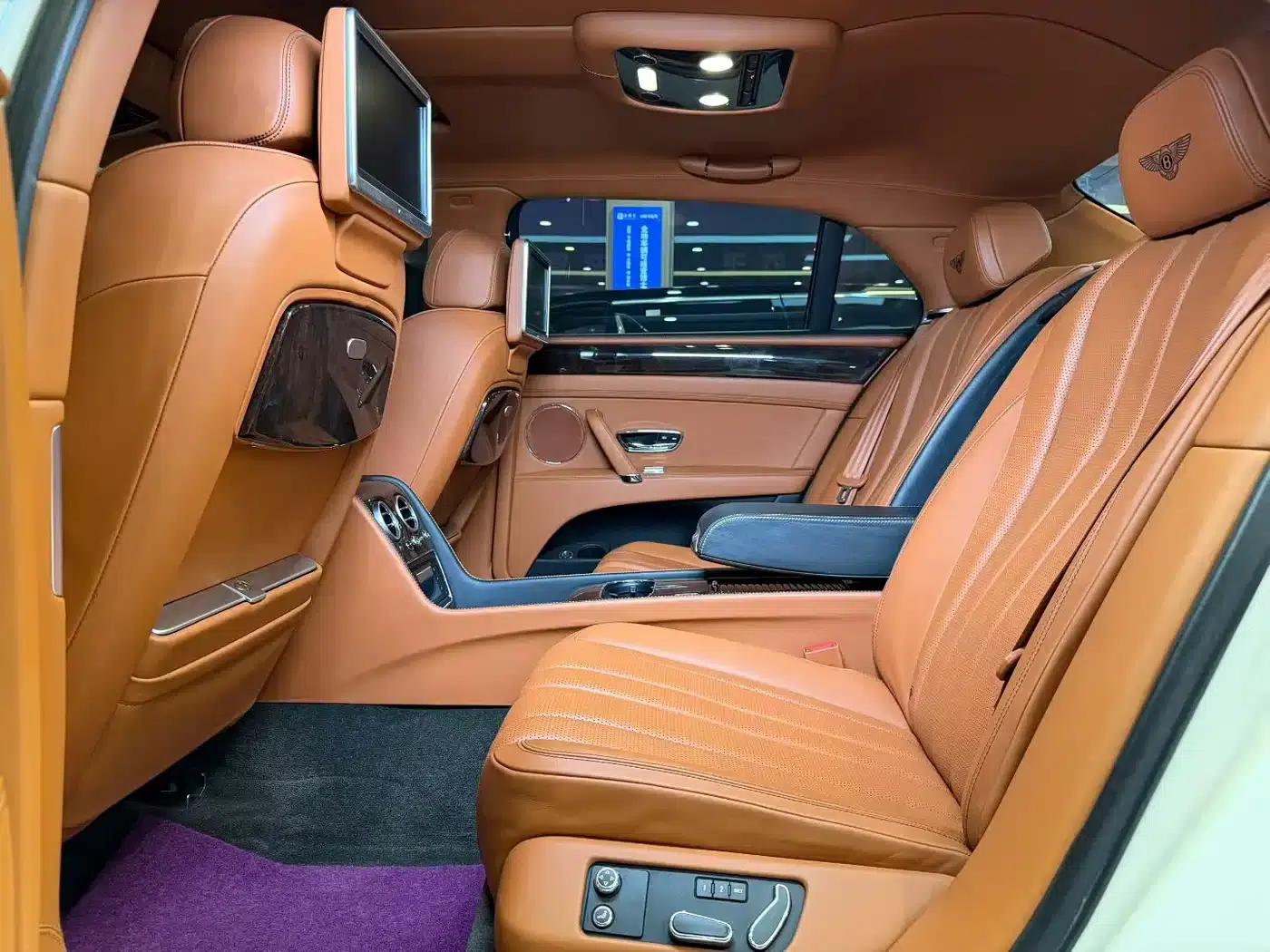 2014 Flying Spur 4.0T V8 Premium Edition — миниатюра 9