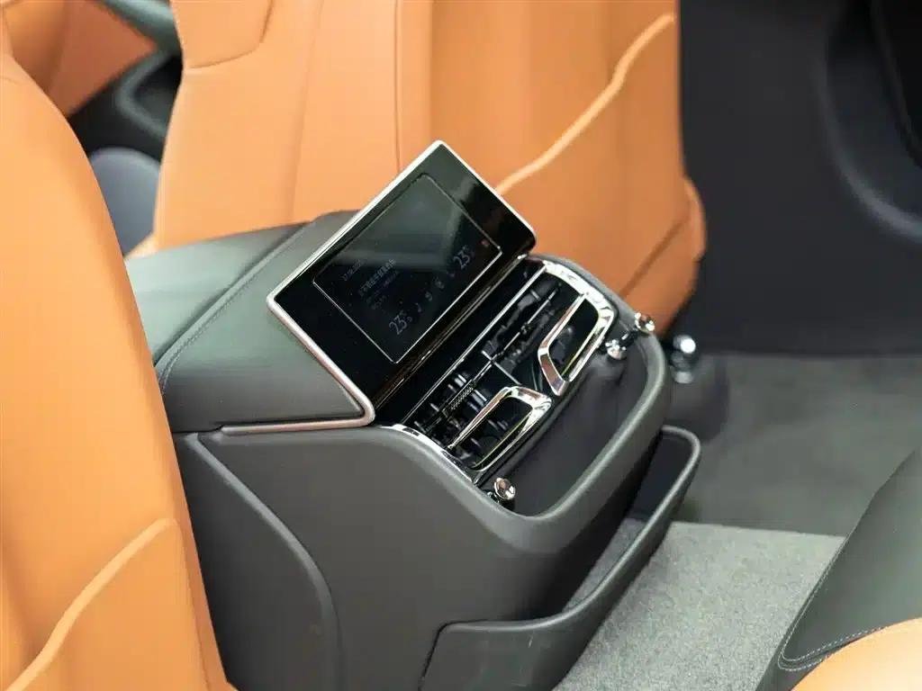 2022 Mercedes-Benz Flying Spur 6.0T W12 Standard Edition — миниатюра 13
