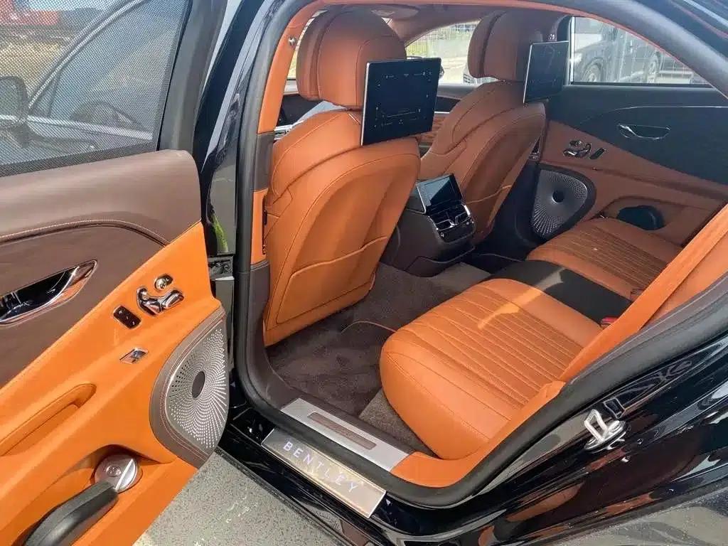 2023 Mercedes-Benz Flying Spur 4.0T V8 Elegance Edition — миниатюра 3