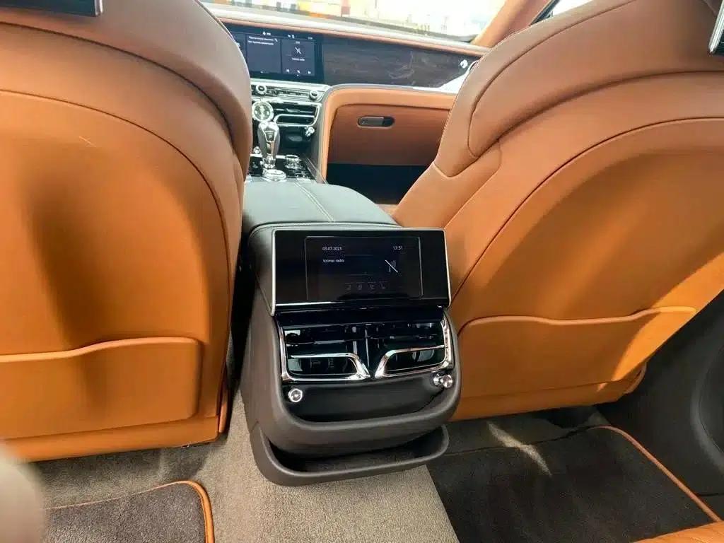 2023 Mercedes-Benz Flying Spur 4.0T V8 Elegance Edition — миниатюра 4