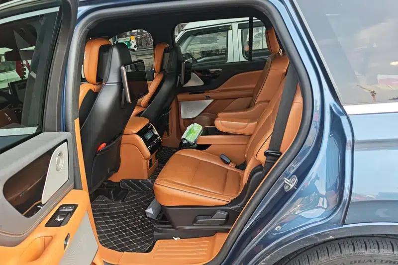 2021 Aviator 3.0T V6 AWD Presidential Edition — миниатюра 16