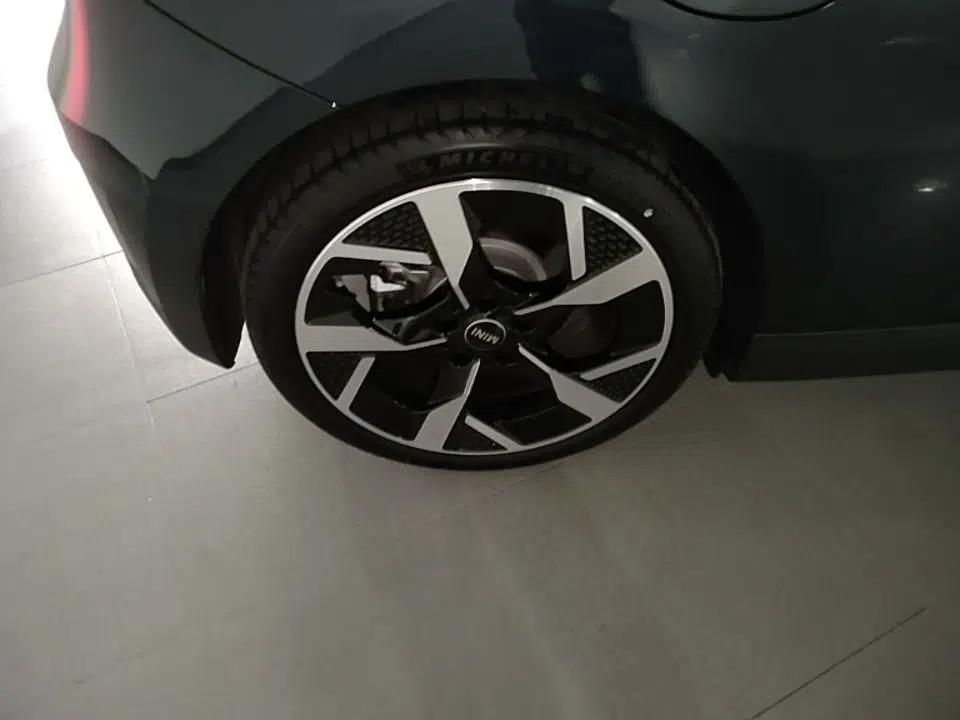 MINI Electric COOPER 2024 452km COOPER SE Artist — миниатюра 11