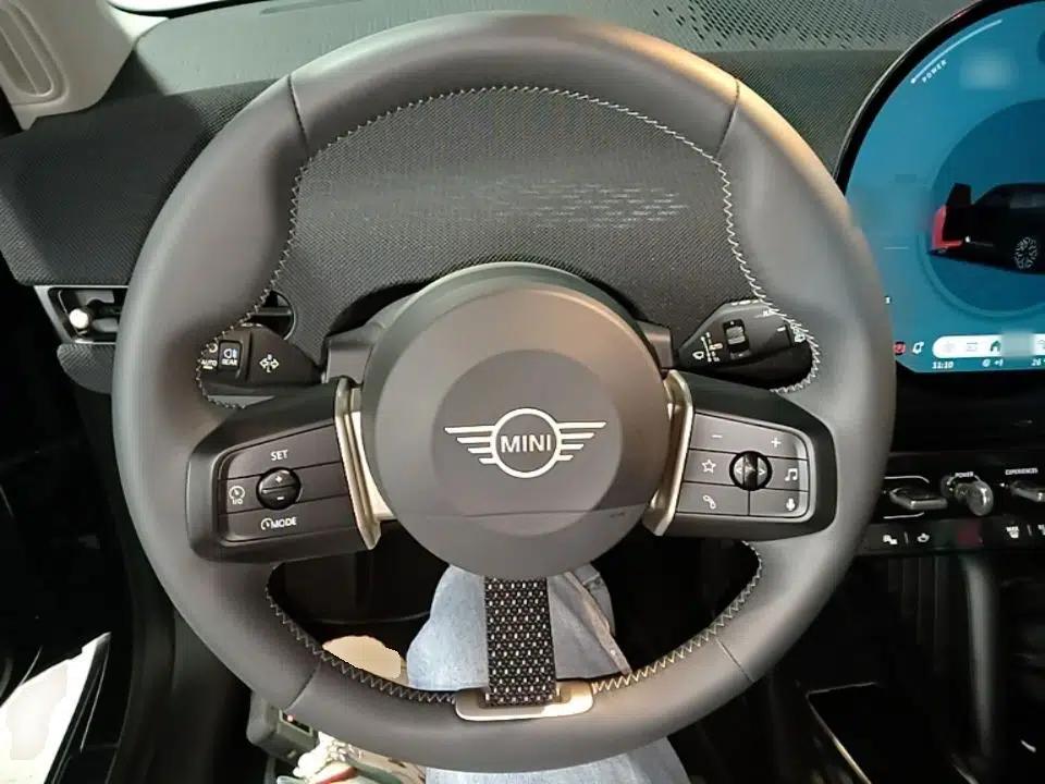 MINI Electric COOPER 2024 452km COOPER SE Artist — миниатюра 13