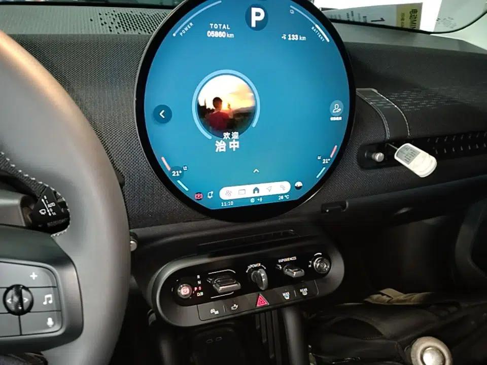 MINI Electric COOPER 2024 452km COOPER SE Artist — миниатюра 15