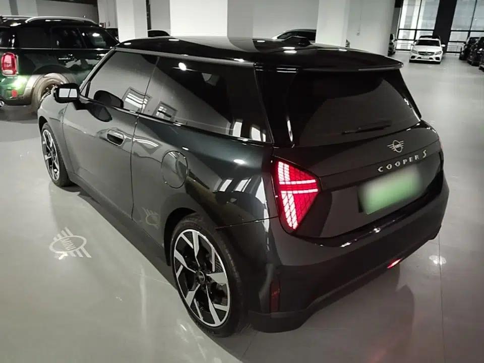 MINI Electric COOPER 2024 452km COOPER SE Artist — миниатюра 4