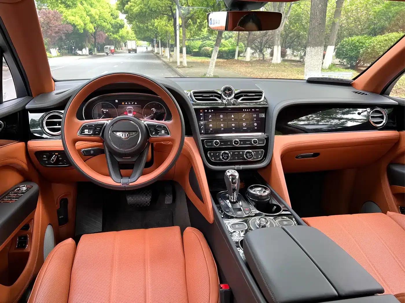 Bentayga 2022 4.0T V8 — миниатюра 11