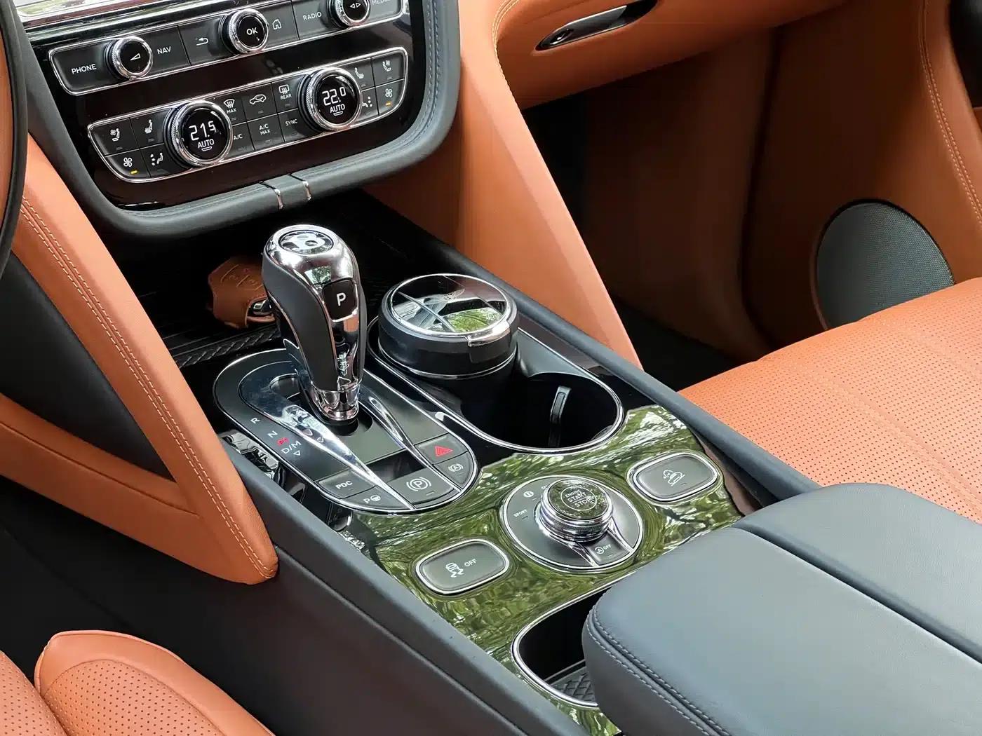 Bentayga 2022 4.0T V8 — миниатюра 13