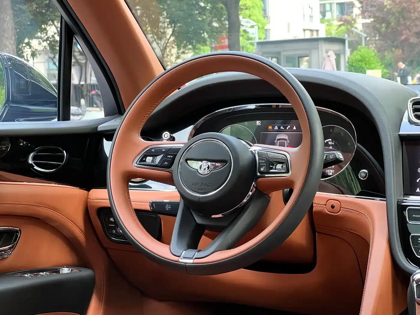 Bentayga 2022 4.0T V8 — миниатюра 14