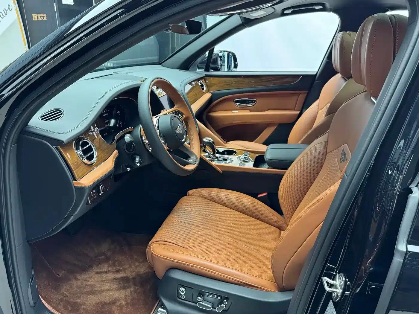 Bentayga 2024 4.0T V8 Long Wheelbase — миниатюра 12