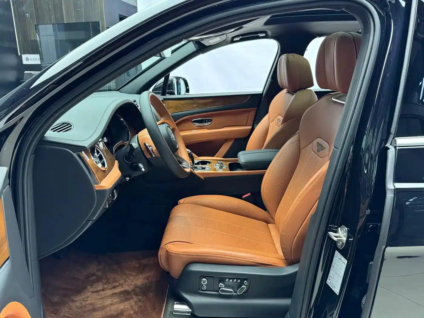 Bentayga 2024 4.0T V8 Long Wheelbase — миниатюра 13