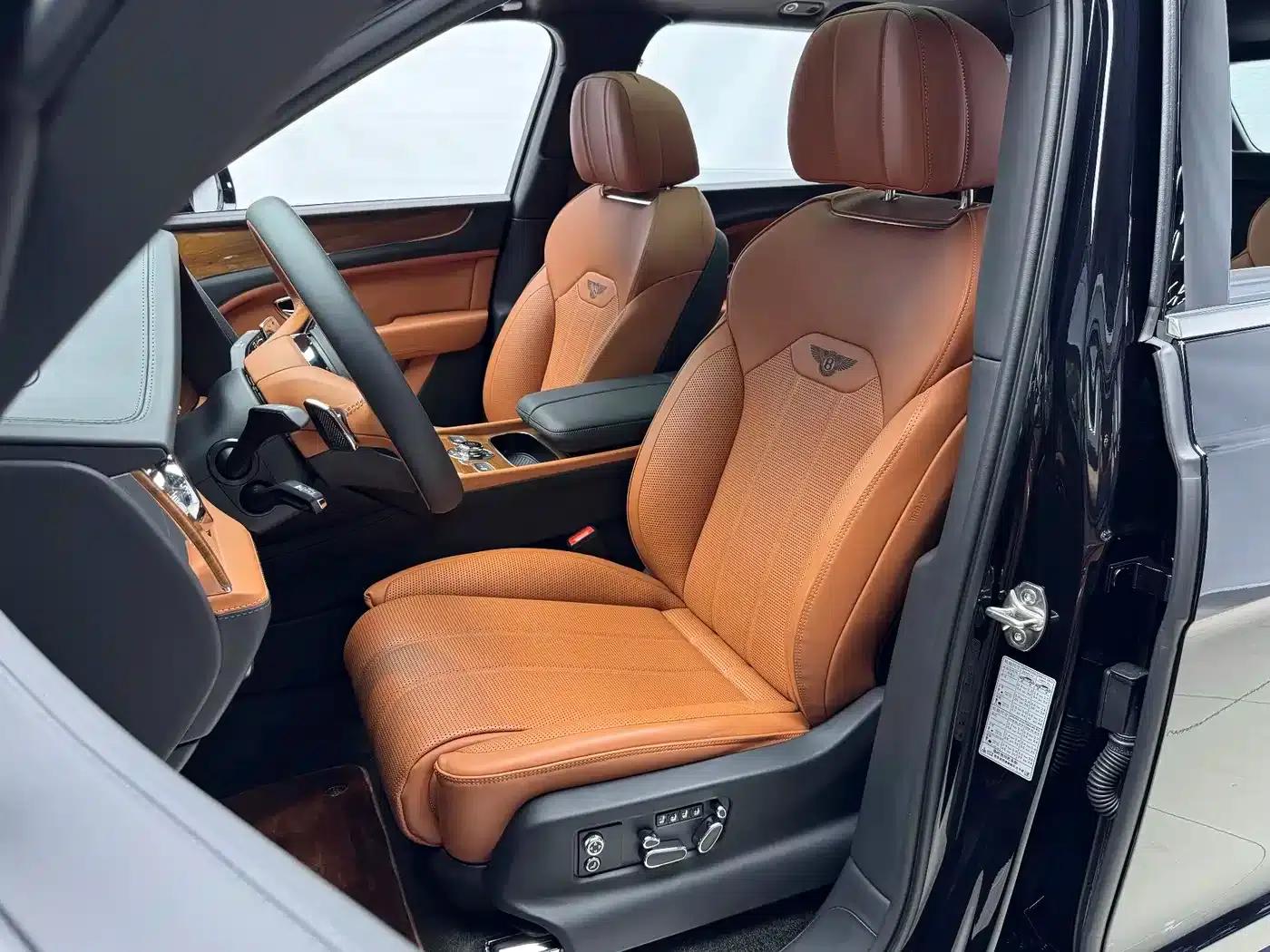 Bentayga 2024 4.0T V8 Long Wheelbase — миниатюра 14