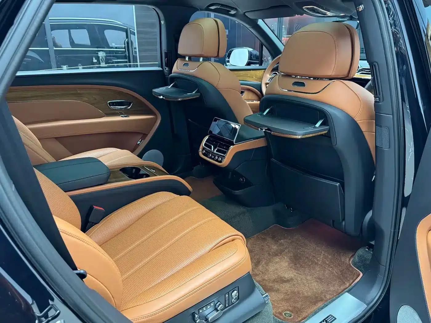 Bentayga 2024 4.0T V8 Long Wheelbase — миниатюра 15