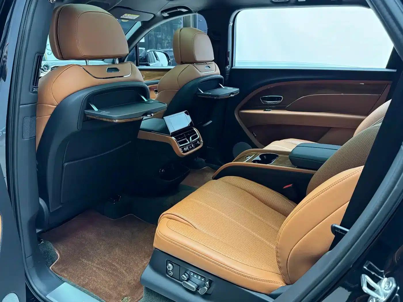 Bentayga 2024 4.0T V8 Long Wheelbase — миниатюра 16