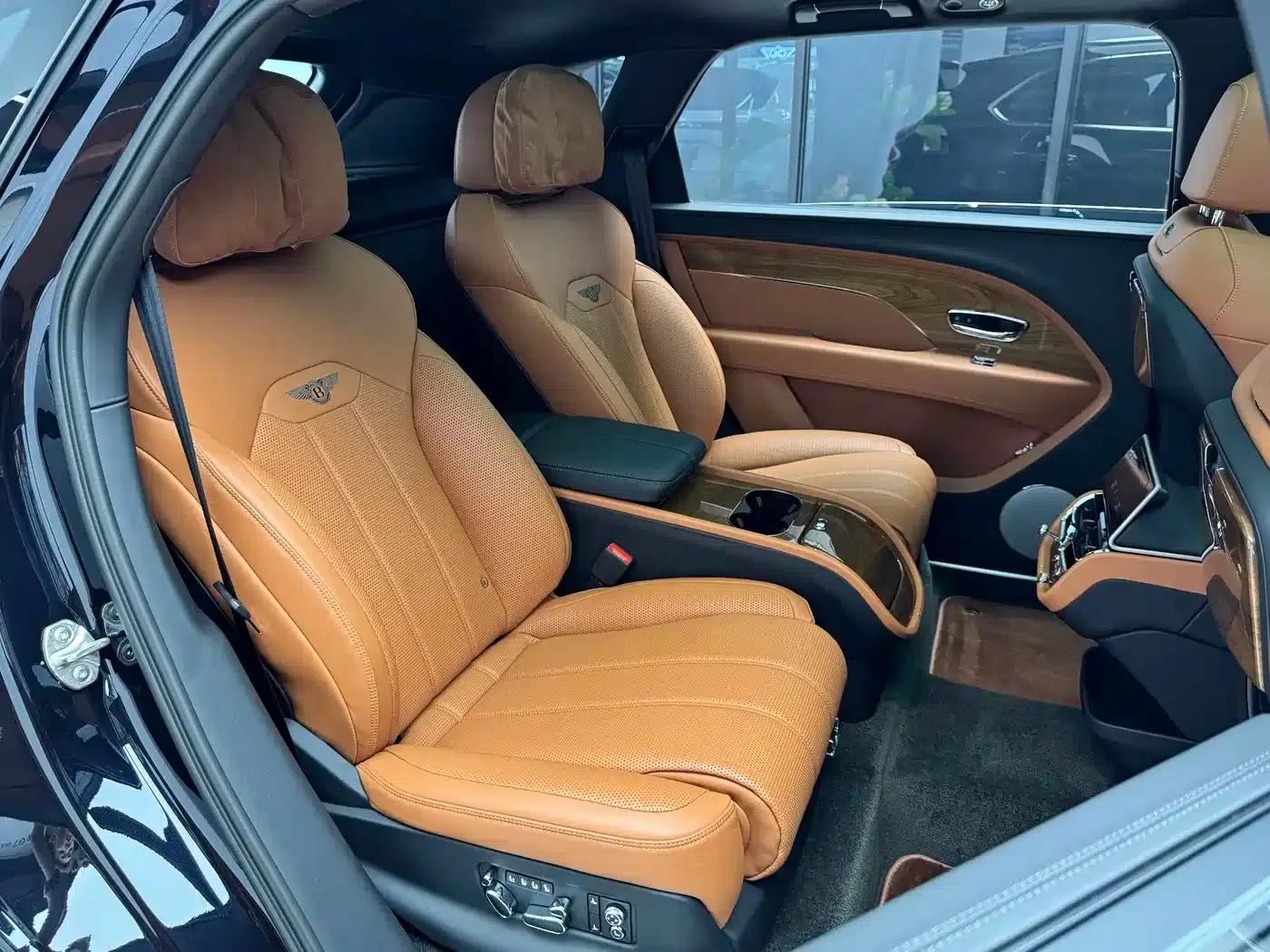 Bentayga 2024 4.0T V8 Long Wheelbase — миниатюра 17