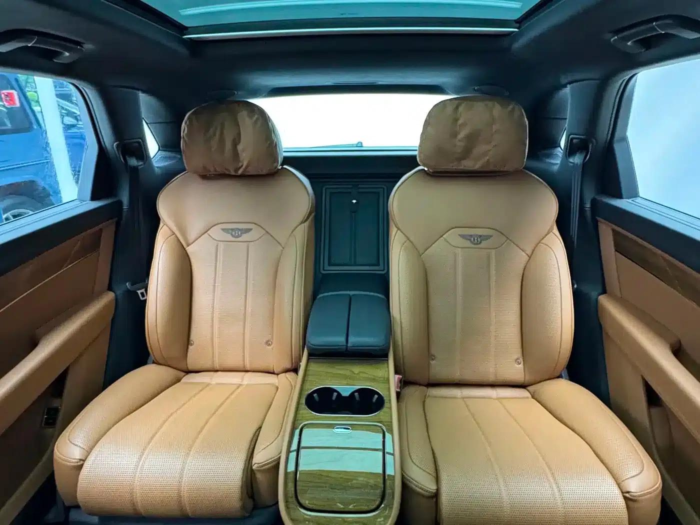 Bentayga 2024 4.0T V8 Long Wheelbase — миниатюра 19